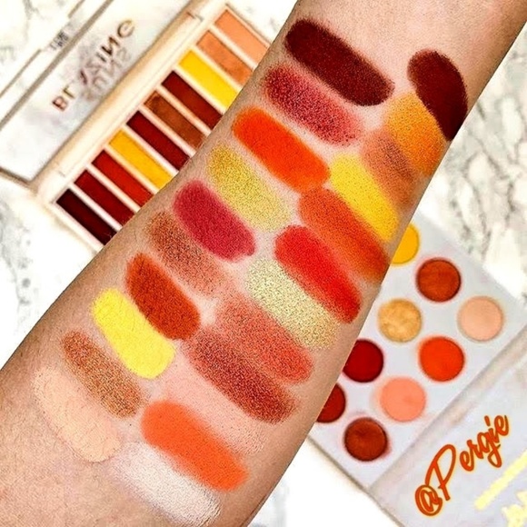 🌺FLOWER🌺 Eye Palettes - Picture 5 of 8